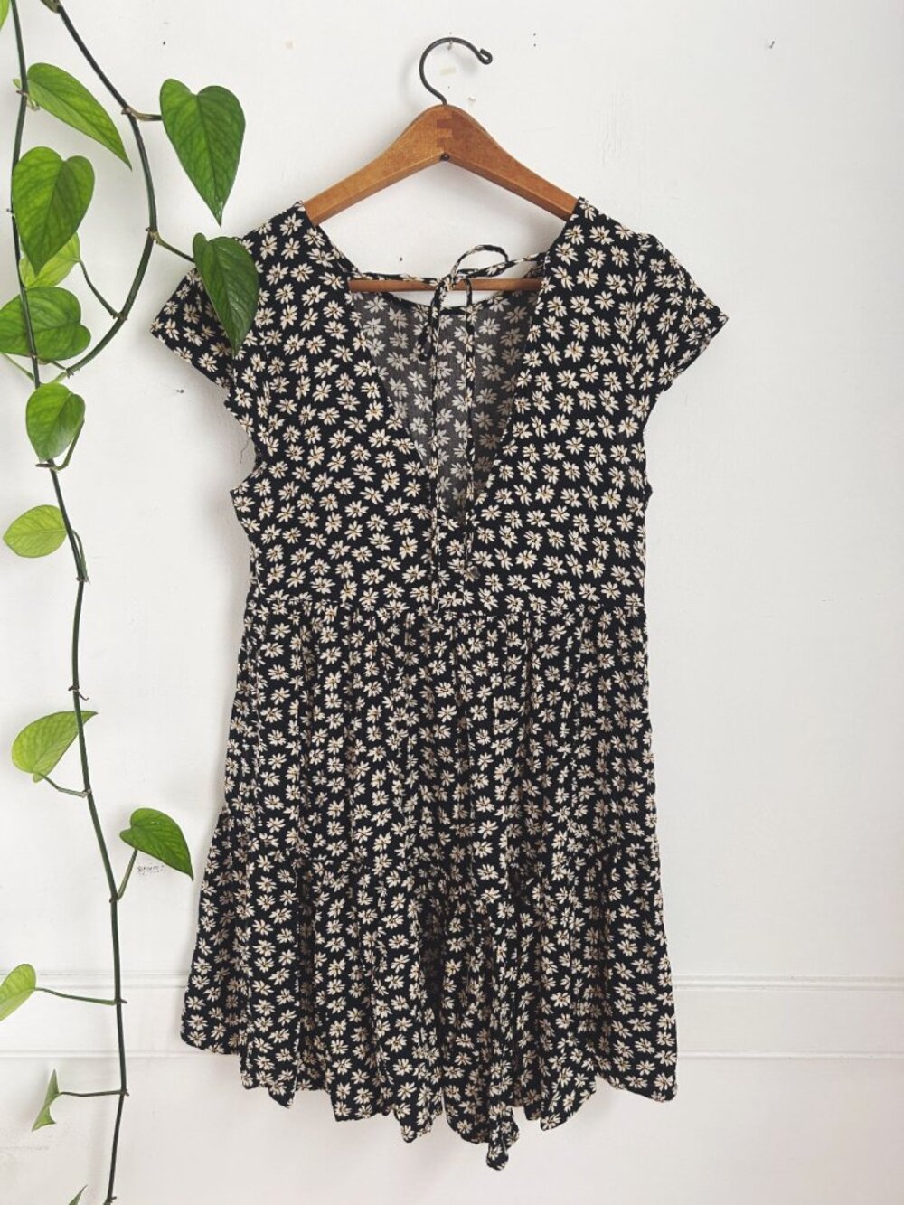 Floral Black & White Short Sleeve Babydoll Dress Open Back Tie Daisy Print S Ame - Picture 7 of 10